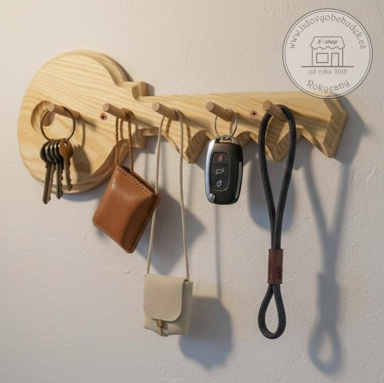 Věšák na klíče dřevěný - tvar klíče FAB 34 cm pravý